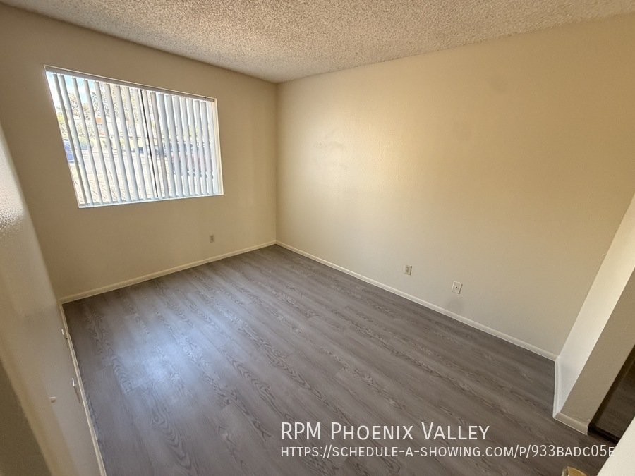 Freshly Updated 2 Bedroom with *NEW* Vinyl Floors,  *MOVE IN SPECIAL* 1/2 OFF YOUR FIRST FULL MONTH OF RENT property image