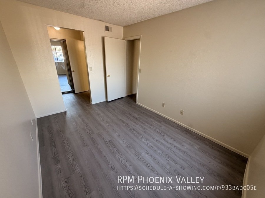 Freshly Updated 2 Bedroom with *NEW* Vinyl Floors,  *MOVE IN SPECIAL* 1/2 OFF YOUR FIRST FULL MONTH OF RENT property image