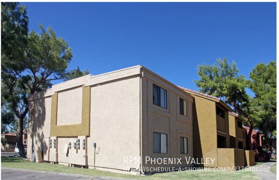 Freshly Updated 2 Bedroom with *NEW* Vinyl Floors,  *MOVE IN SPECIAL* 1/2 OFF YOUR FIRST FULL MONTH OF RENT property image