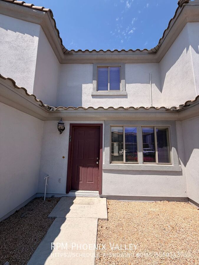 Beautiful Townhome With Freshly Painted Areas & Stainless-Steel Appliances! property image