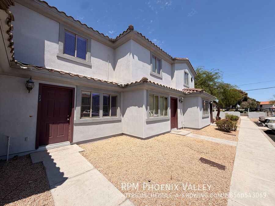 Beautiful Townhome With Freshly Painted Areas & Stainless-Steel Appliances! property image