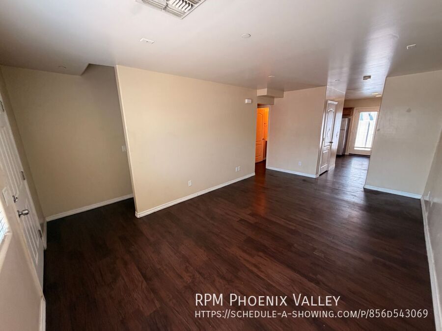 Beautiful Townhome With Freshly Painted Areas & Stainless-Steel Appliances! property image
