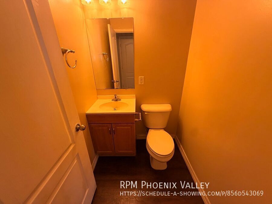 Beautiful Townhome With Freshly Painted Areas & Stainless-Steel Appliances! property image