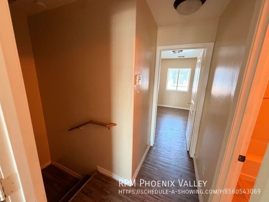 Beautiful Townhome With Freshly Painted Areas & Stainless-Steel Appliances! property image