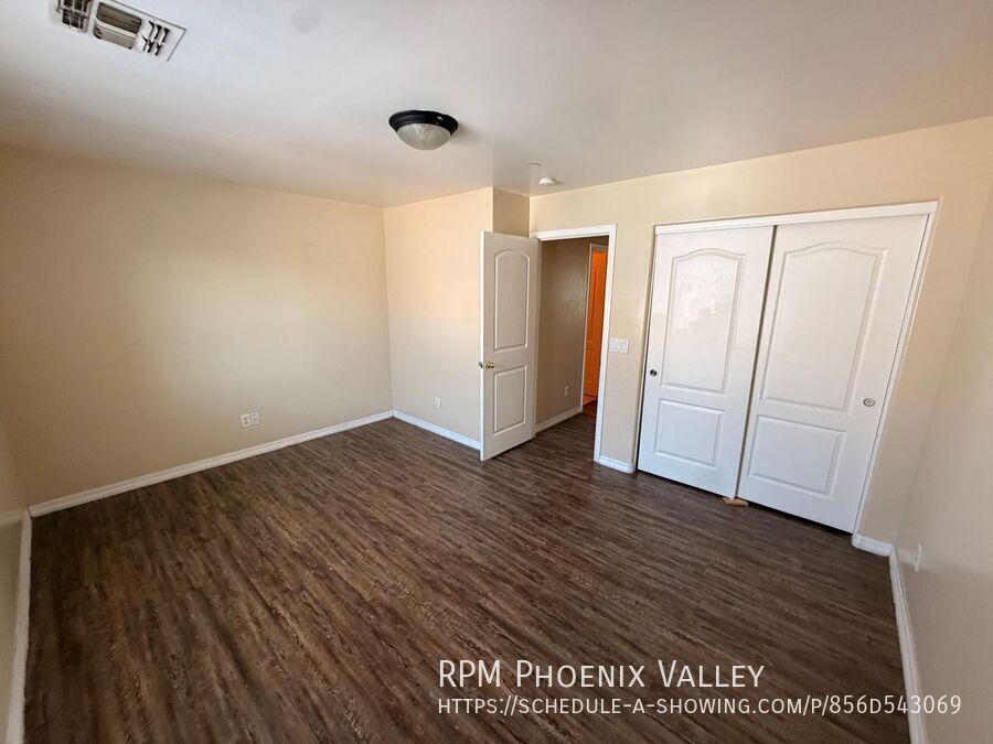Beautiful Townhome With Freshly Painted Areas & Stainless-Steel Appliances! property image