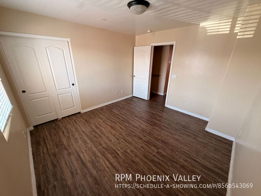 Beautiful Townhome With Freshly Painted Areas & Stainless-Steel Appliances! property image