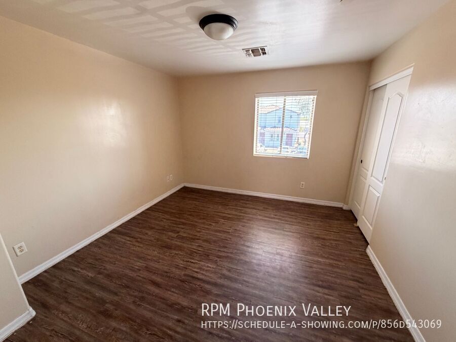 Beautiful Townhome With Freshly Painted Areas & Stainless-Steel Appliances! property image
