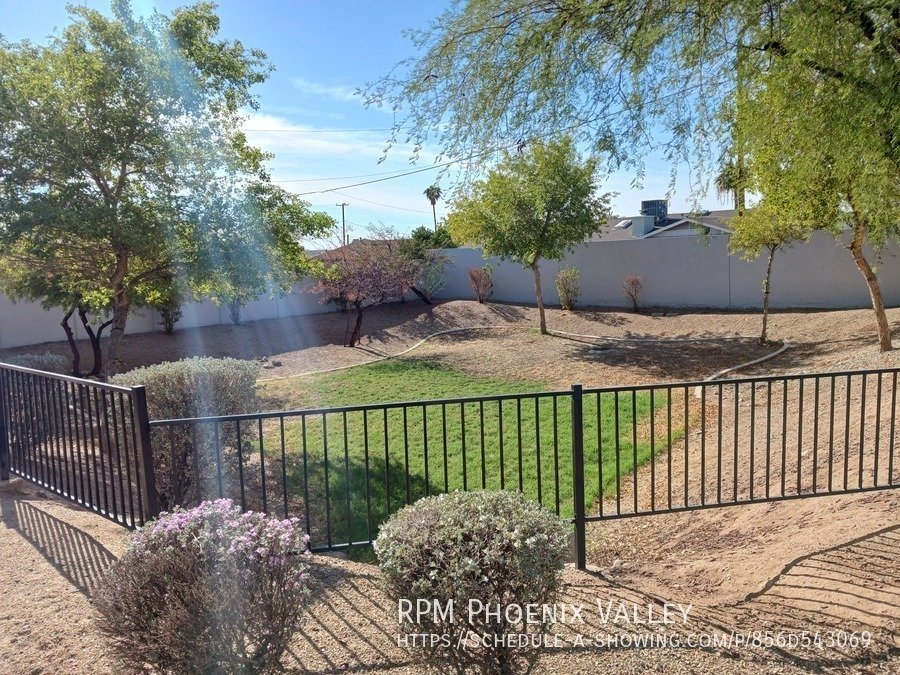 Beautiful Townhome With Freshly Painted Areas & Stainless-Steel Appliances! property image