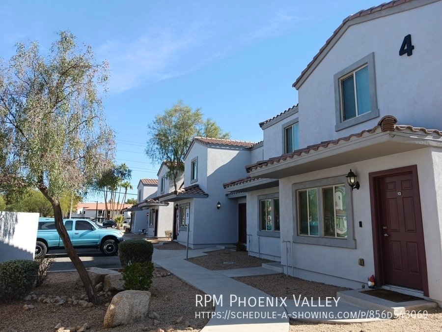 Beautiful Townhome With Freshly Painted Areas & Stainless-Steel Appliances! property image