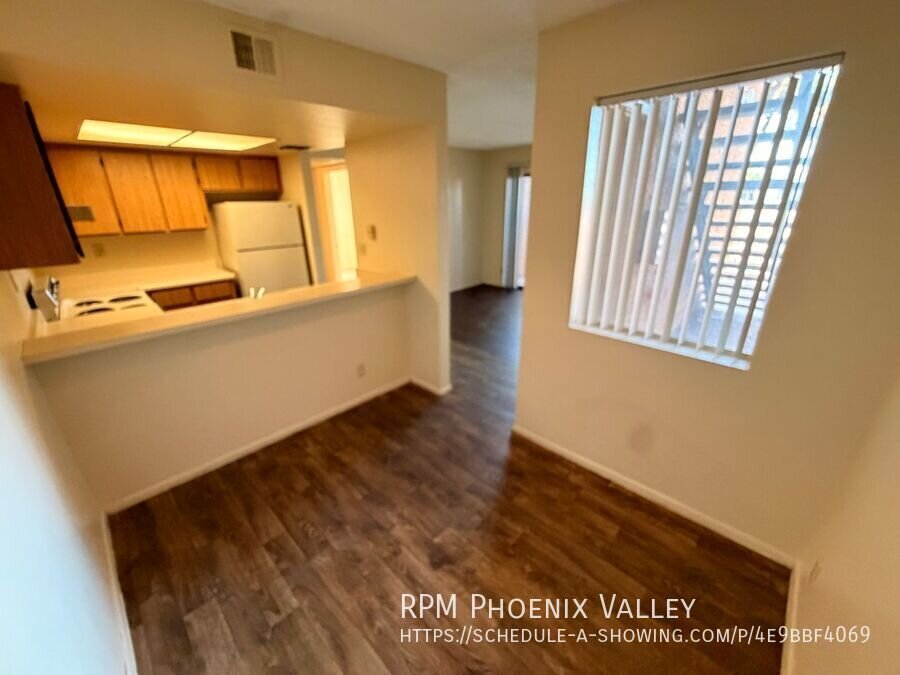 1x1 Near ASU w/ *MOVE IN SPECIAL* property image