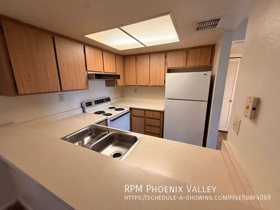1x1 Near ASU w/ *MOVE IN SPECIAL* property image