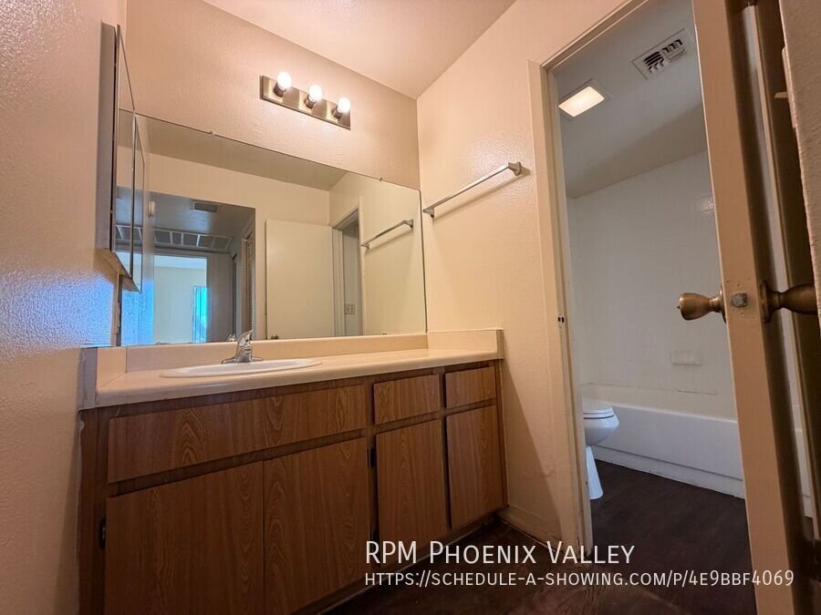 1x1 Near ASU w/ *MOVE IN SPECIAL* property image