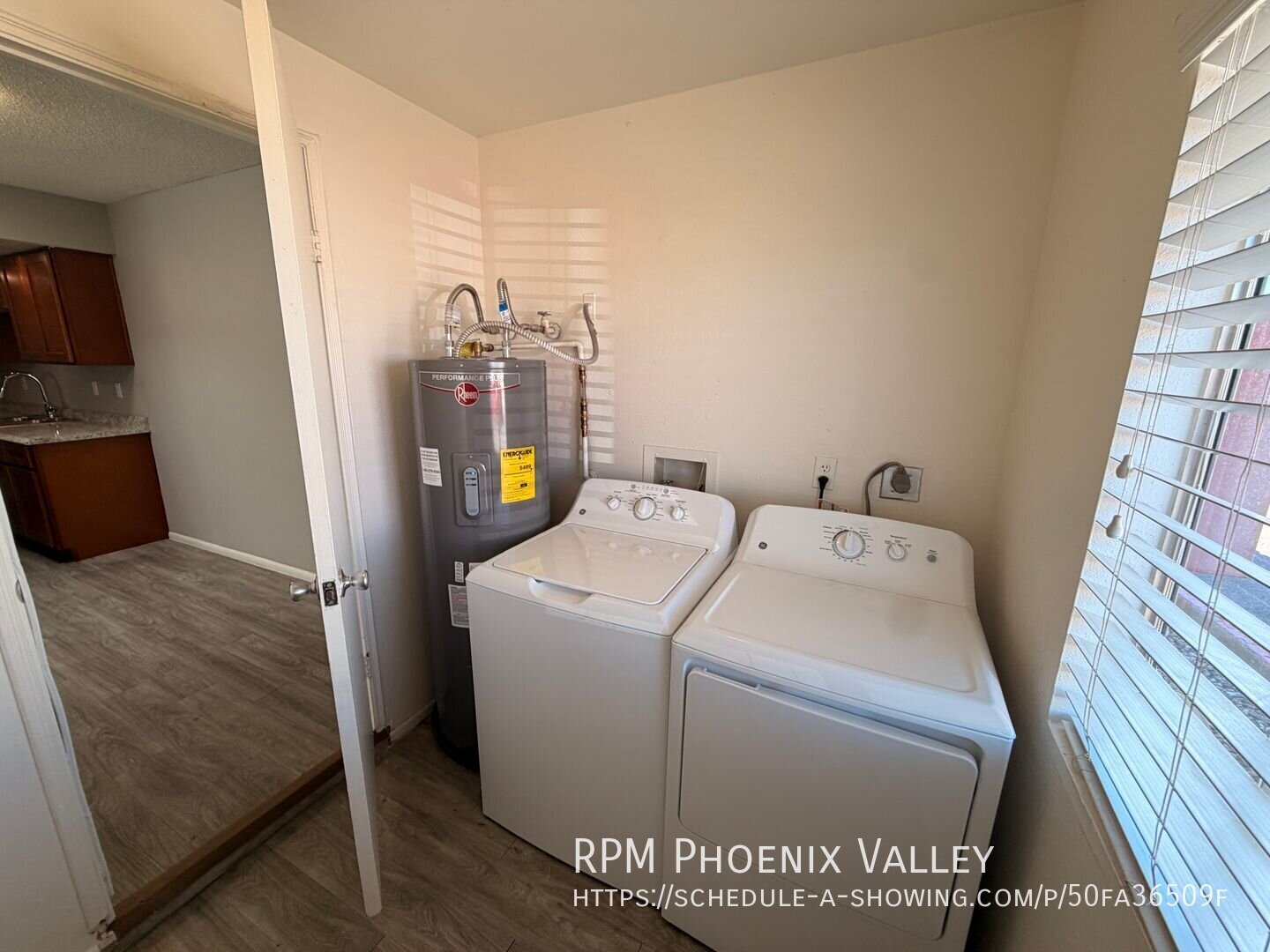 Updated Single Story 2x2 Glendale Unit With No Carpet property image