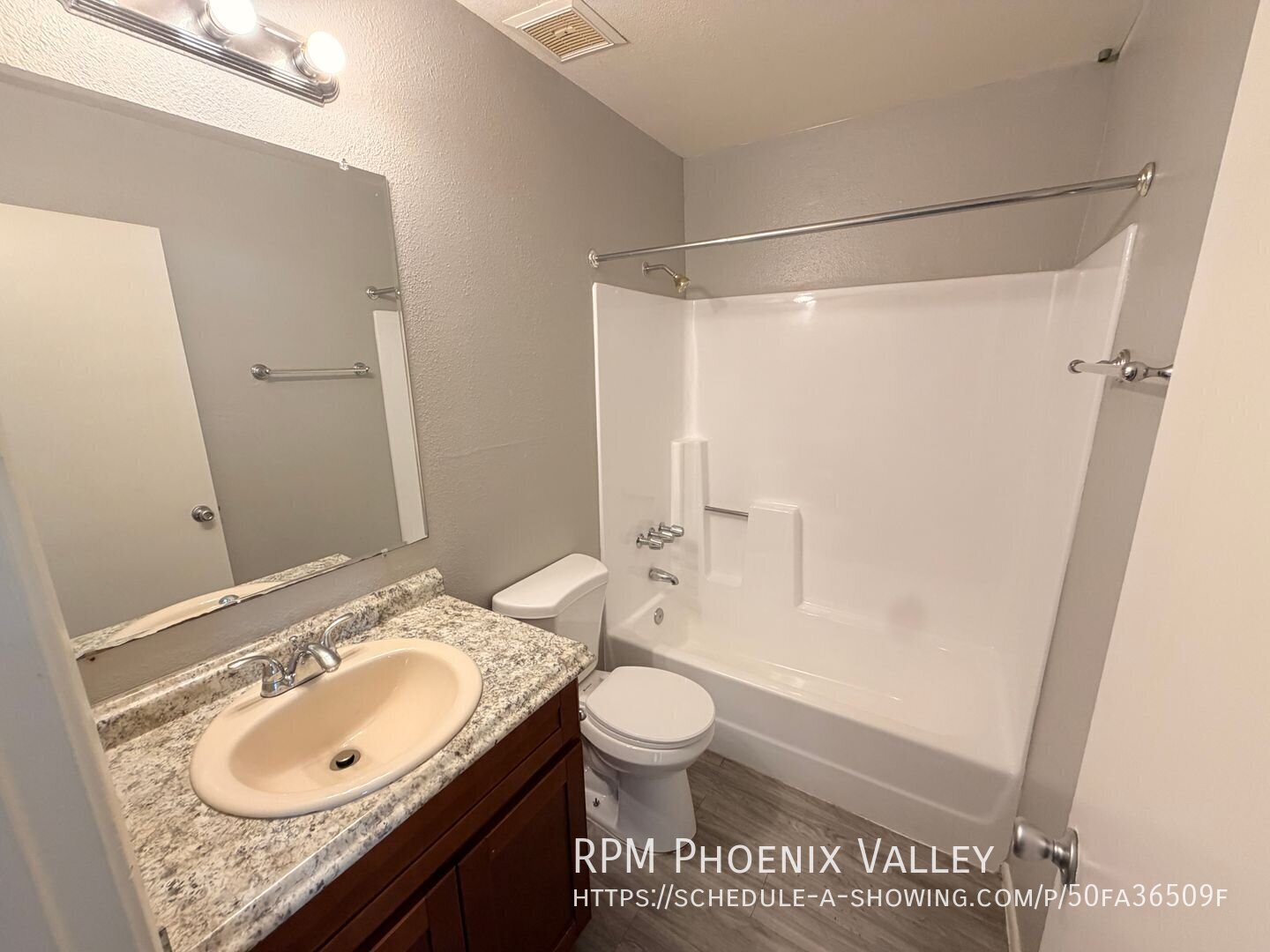 Updated Single Story 2x2 Glendale Unit With No Carpet property image