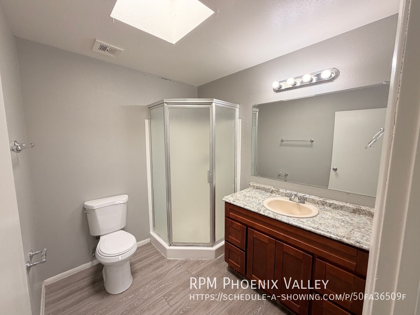 Updated Single Story 2x2 Glendale Unit With No Carpet property image
