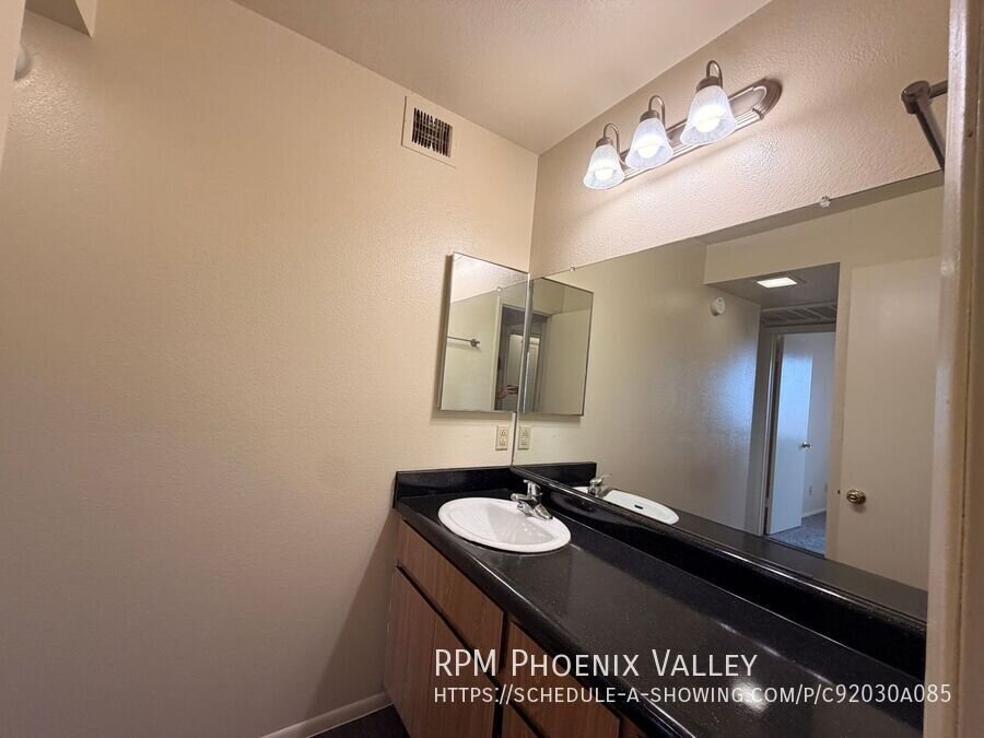 1x1 In Tempe w/ *MOVE IN SPECIAL* property image