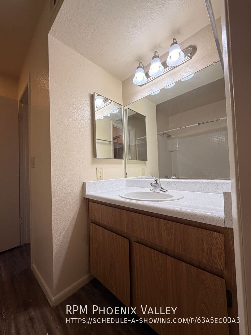 2 Bedroom/2 Bathroom Near ASU and Light Rail, *MOVE IN SPECIAL* property image