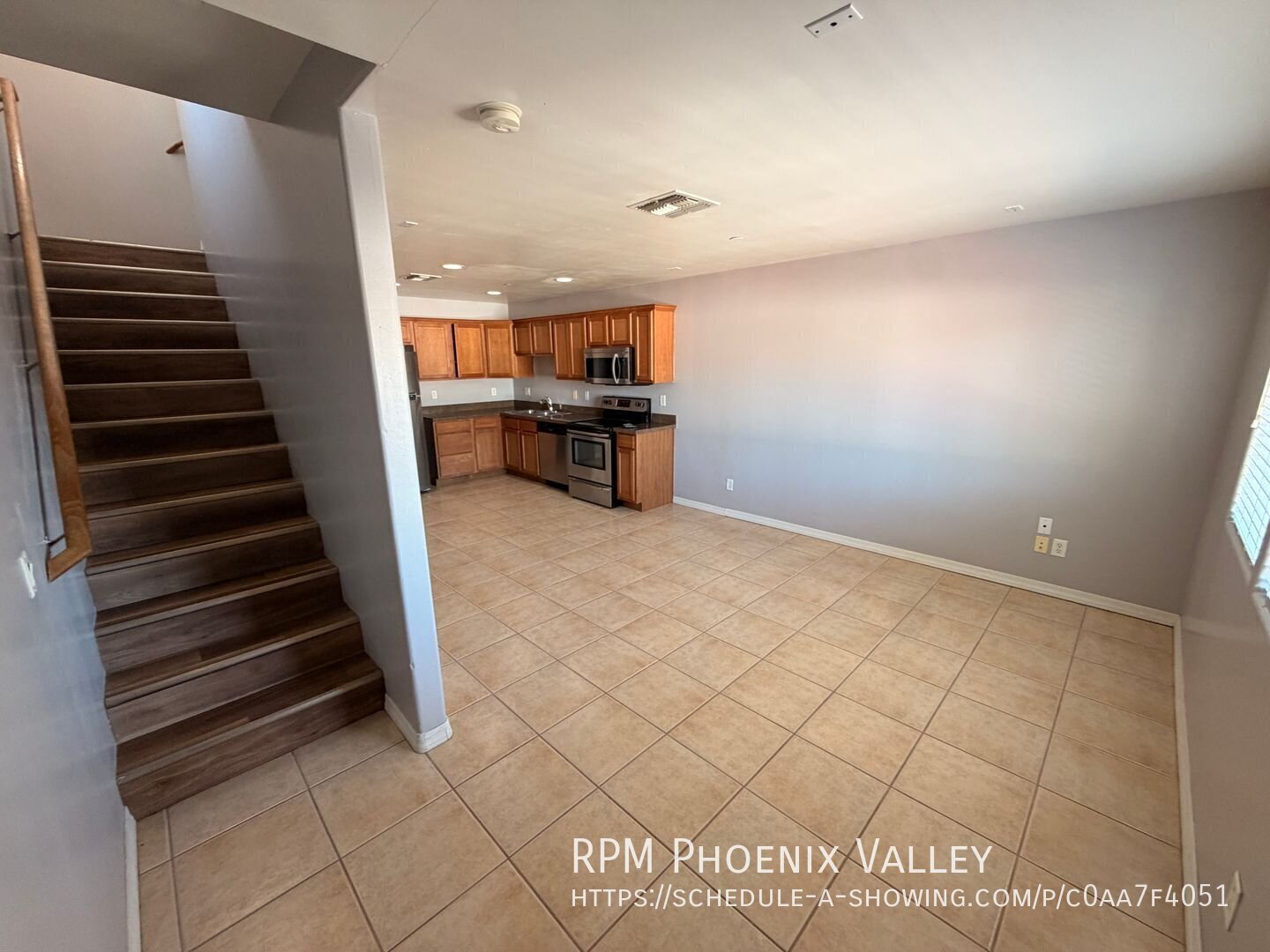 3 Bed/2 Bath Townhome *NO* Carpet End Unit *ALL* Appliances! property image
