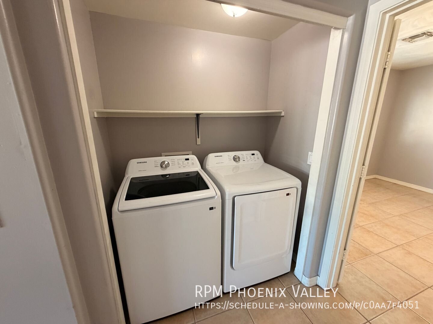 3 Bed/2 Bath Townhome *NO* Carpet End Unit *ALL* Appliances! property image