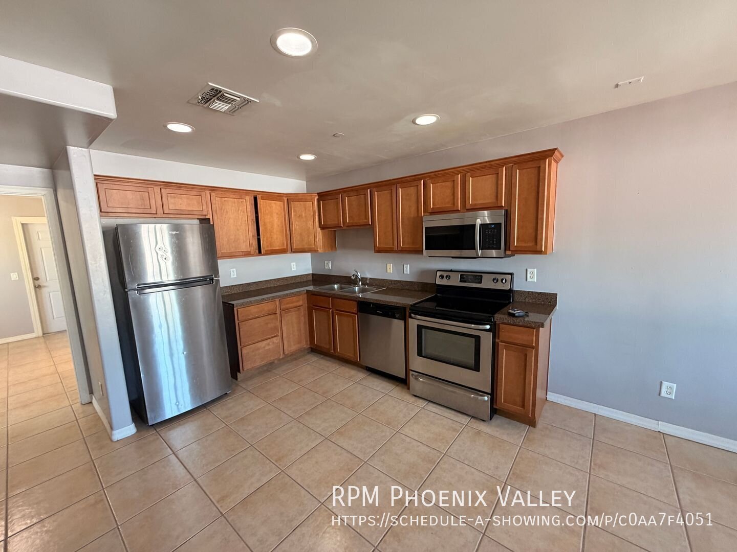 3 Bed/2 Bath Townhome *NO* Carpet End Unit *ALL* Appliances! property image