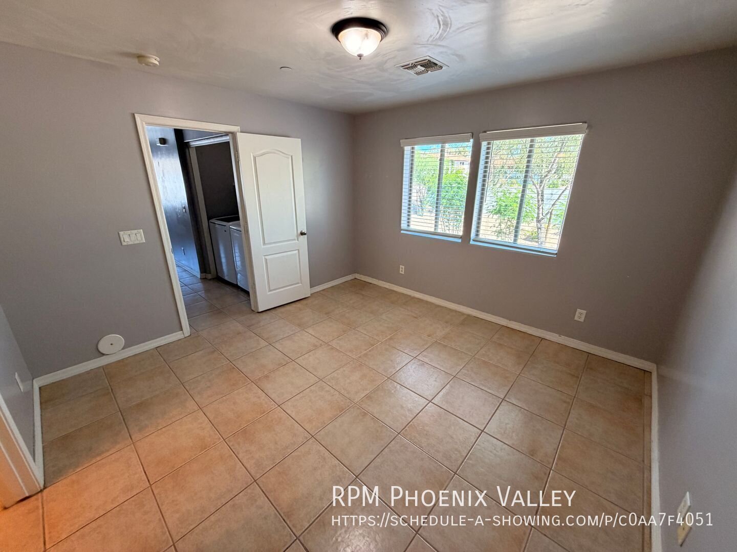 3 Bed/2 Bath Townhome *NO* Carpet End Unit *ALL* Appliances! property image