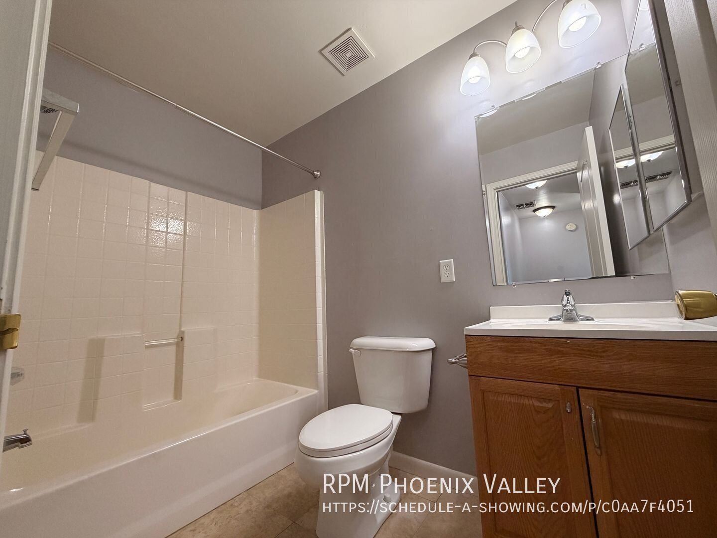 3 Bed/2 Bath Townhome *NO* Carpet End Unit *ALL* Appliances! property image