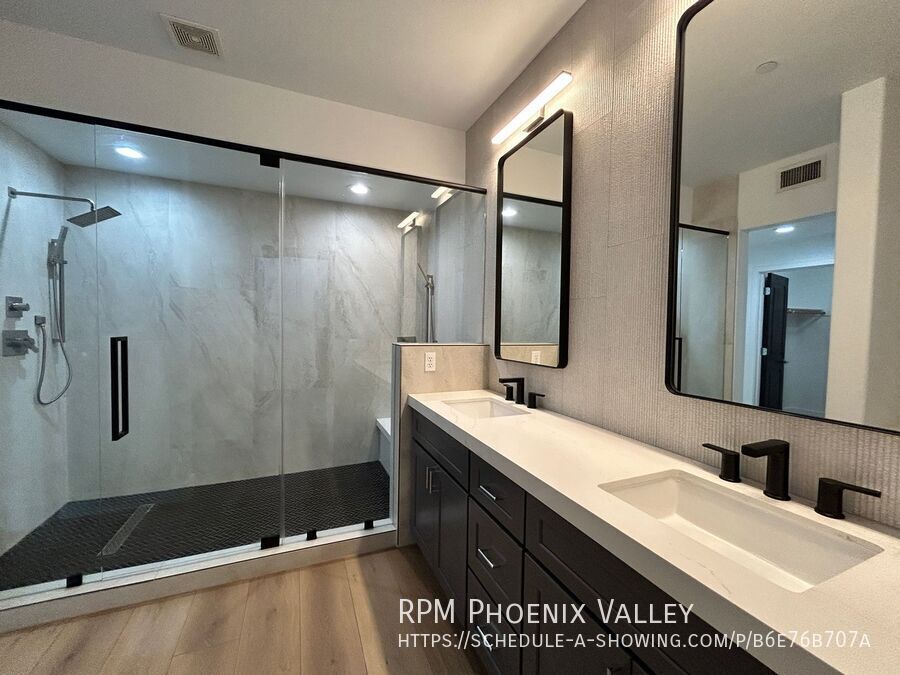 ✨ Absolutely Stunning Gated Condo ✨ property image