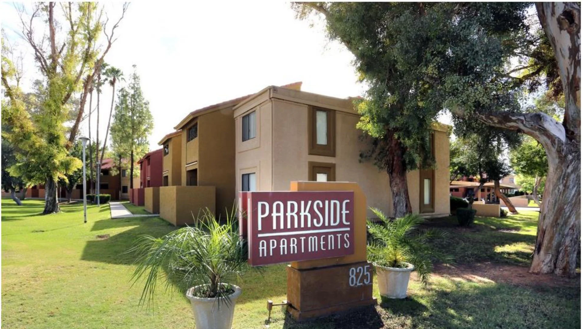 Parkside Apartments Banner 2